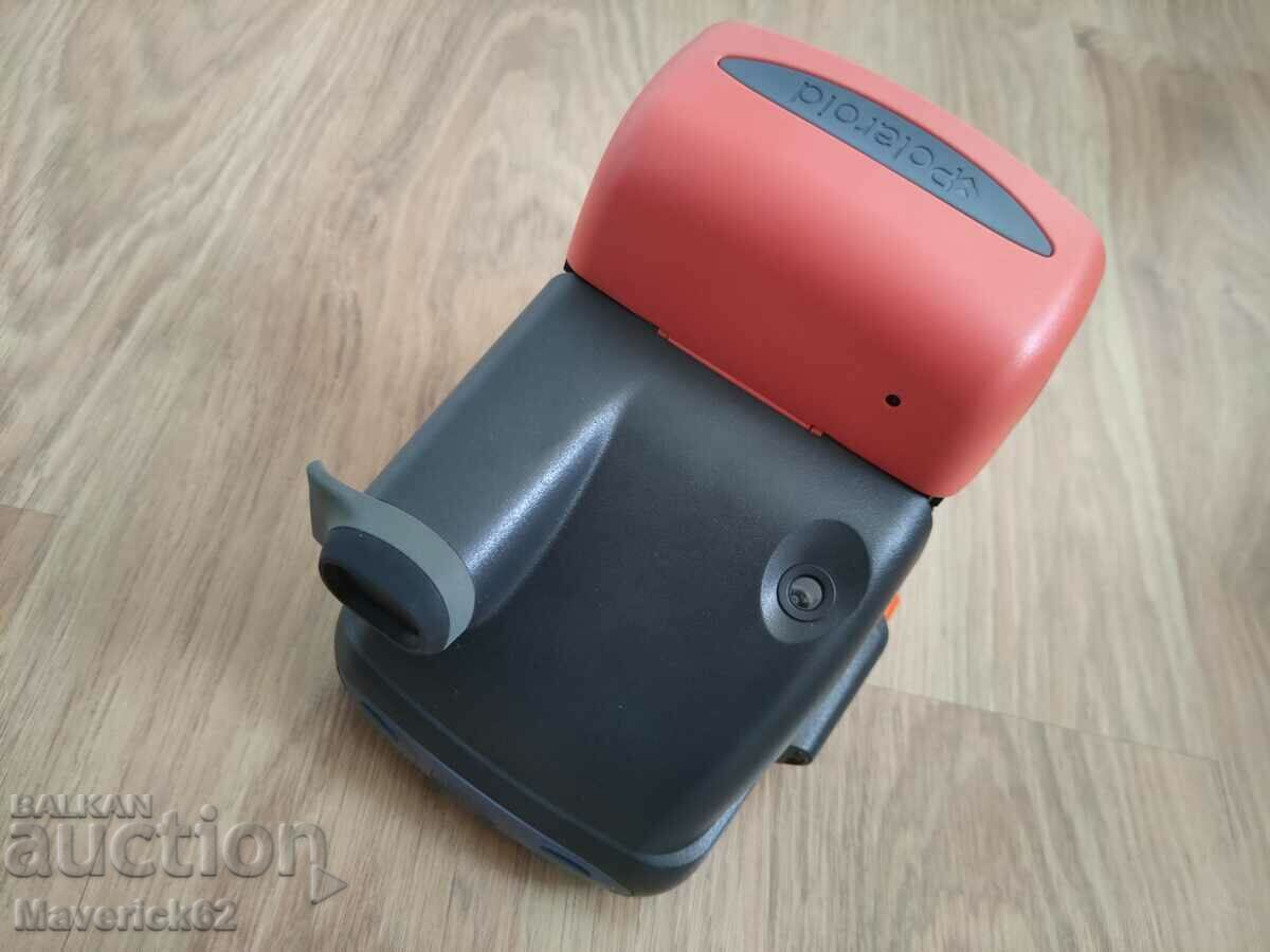 Polaroid camera - 6 Polaroid camera - 6