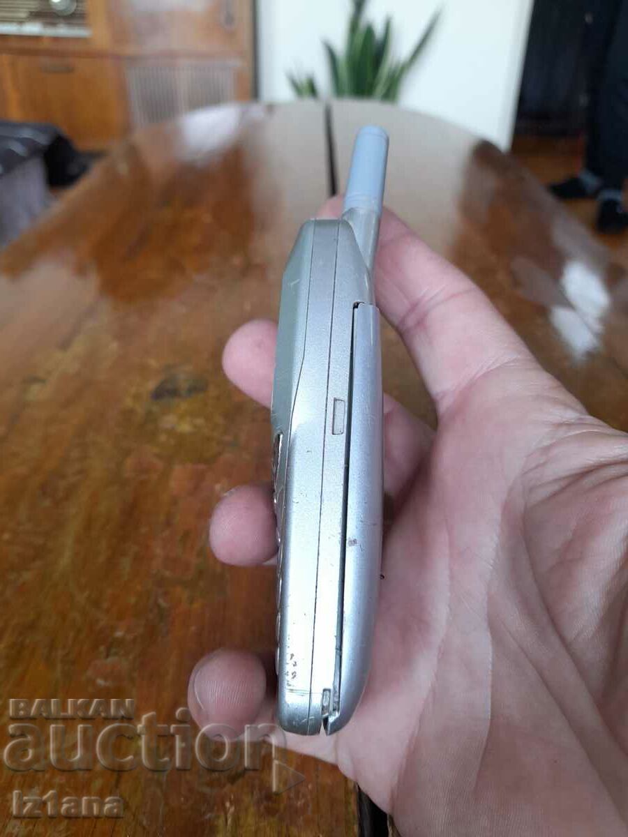 Old mobile phone, GSM Samsung with price 16.00 BGN | € 8.18 Old mobile phone, GSM Samsung with price 16.00 BGN | € 8.18