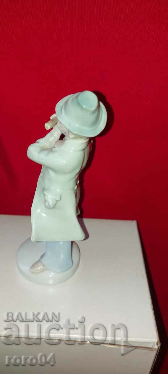 PORCELAIN STATUETTE with price 31.50 BGN | € 16.11 PORCELAIN STATUETTE with price 31.50 BGN | € 16.11