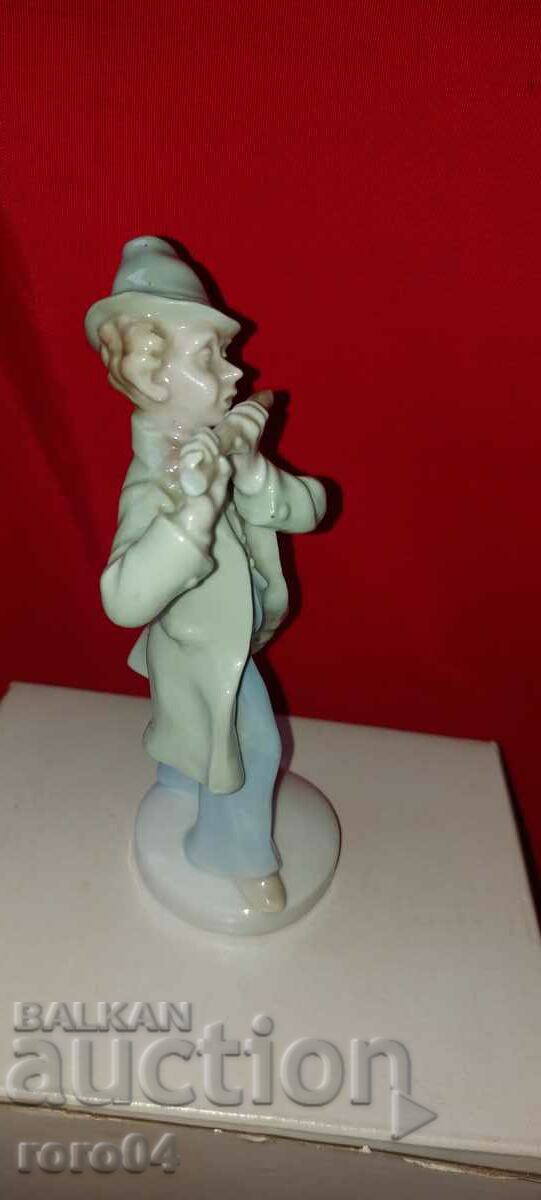 Delivery of PORCELAIN STATUETTE Delivery of PORCELAIN STATUETTE