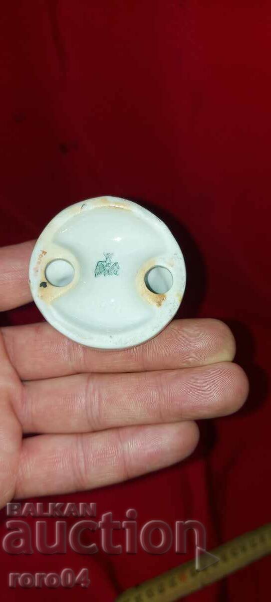 PORCELAIN STATUETTE - 6 PORCELAIN STATUETTE - 6