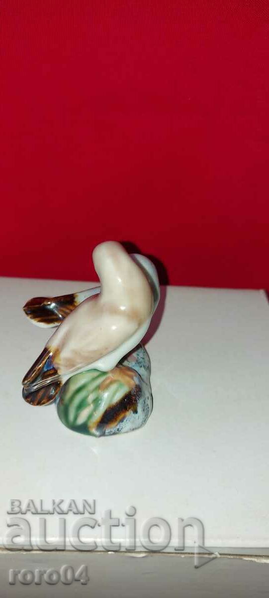 Delivery of PORCELAIN STATUETTE Delivery of PORCELAIN STATUETTE