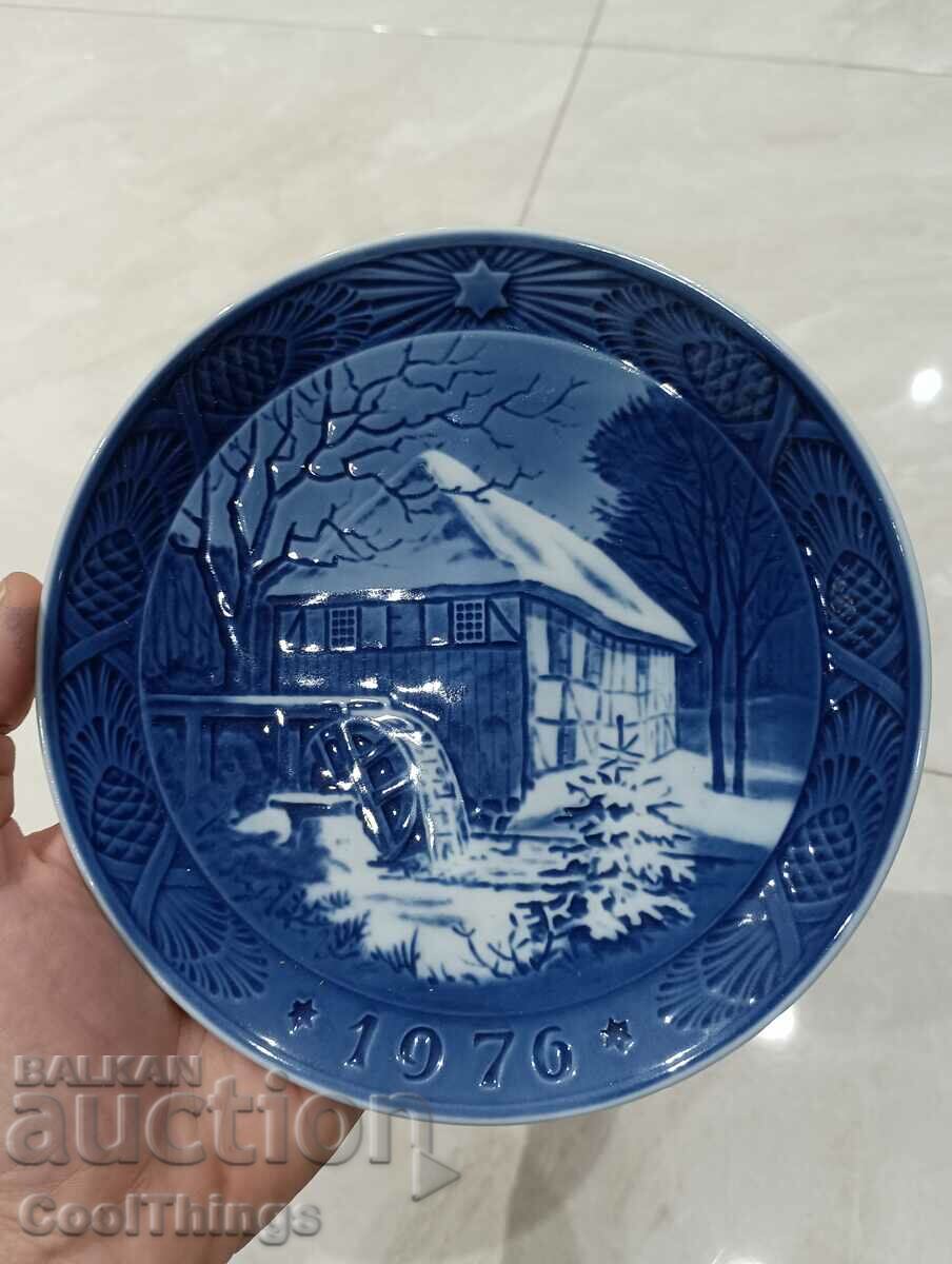 Porcelain plate decoration marked