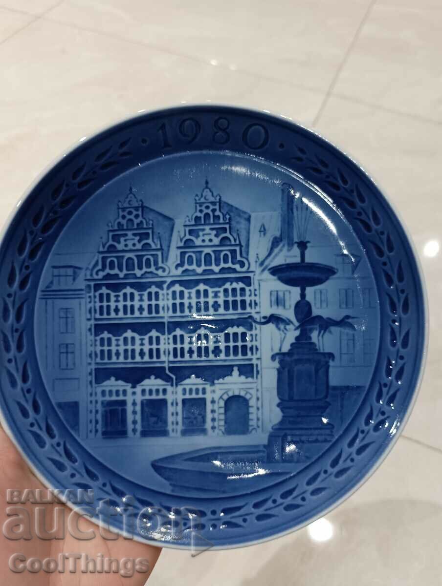 Porcelain plate decoration marked
