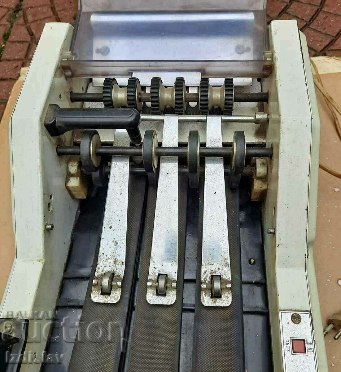 Working old bank teller machine - 6