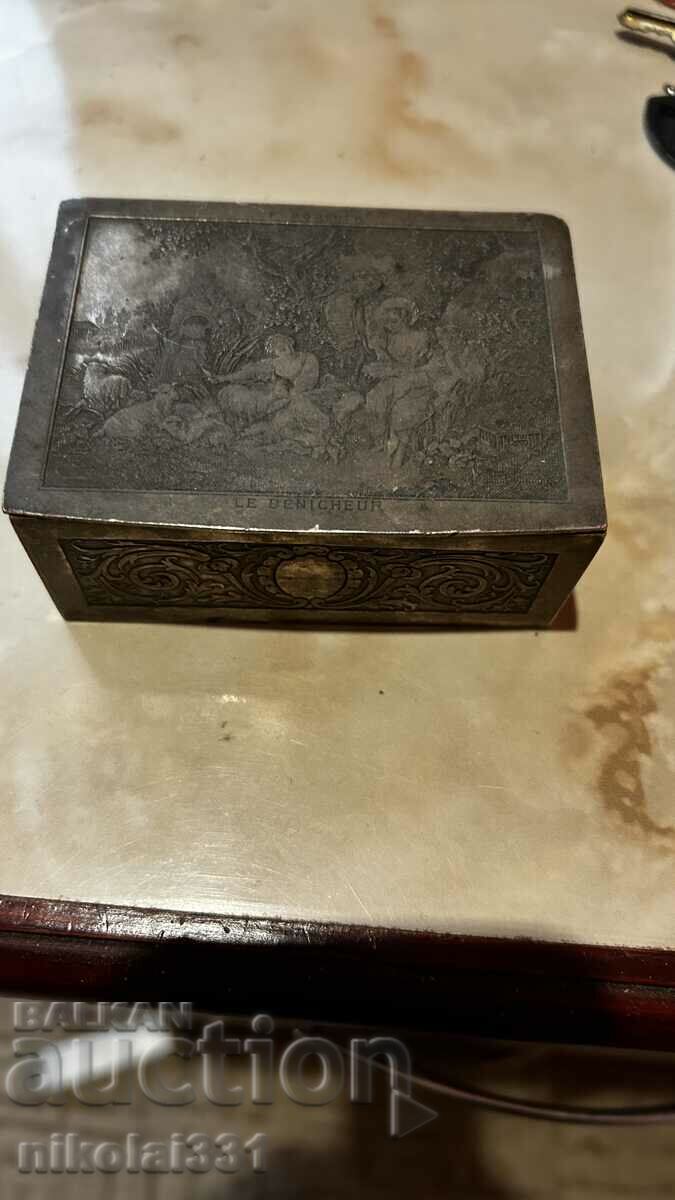 Veche cutie de parfum Franta placata cu argint, lucrata manual