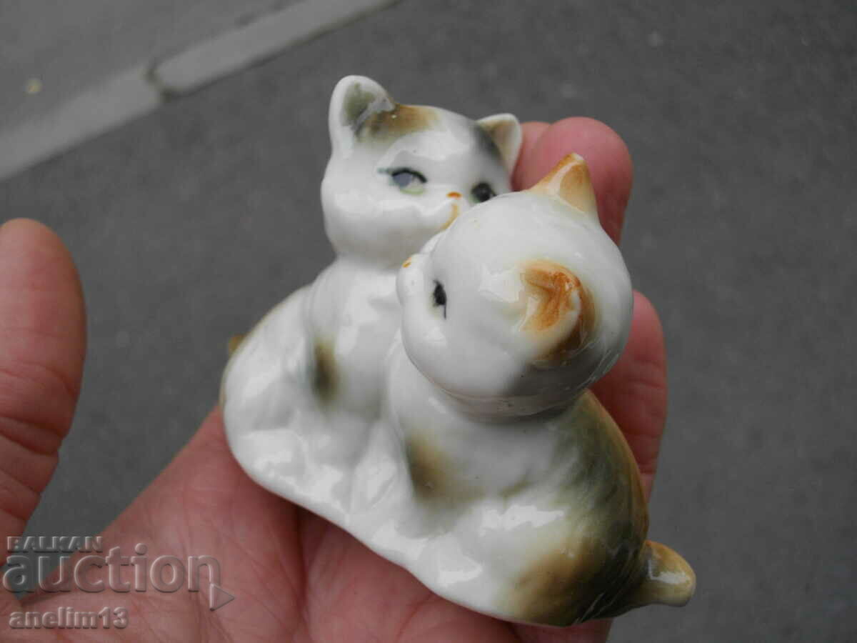 OLD PORCELAIN KITTEN MARKED with price 45.00 BGN | € 23.01