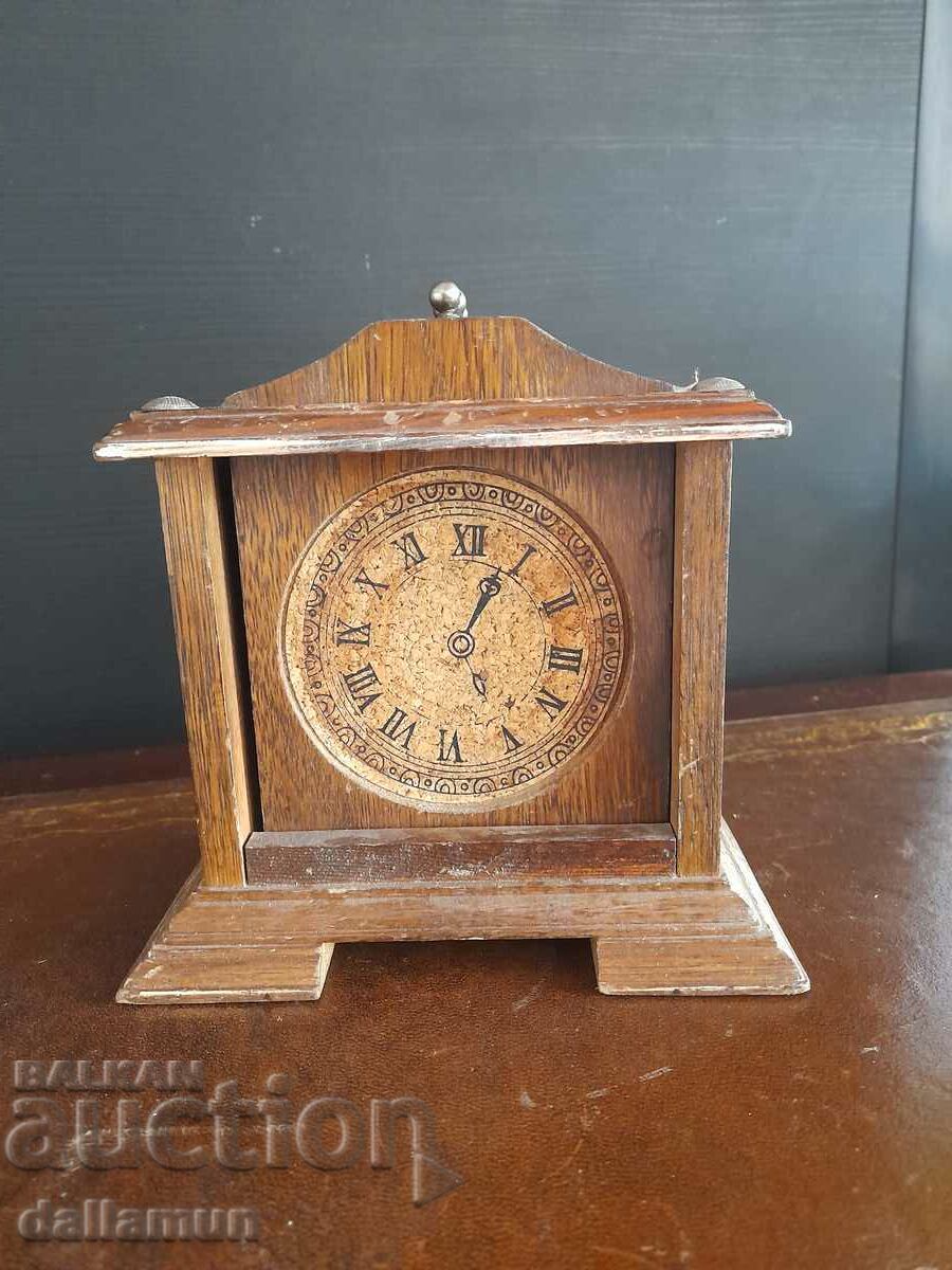 Δημοπρασία Σετ ξύλινες ποτηροθήκες σε βάση Δημοπρασία Σετ ξύλινες ποτηροθήκες σε βάση