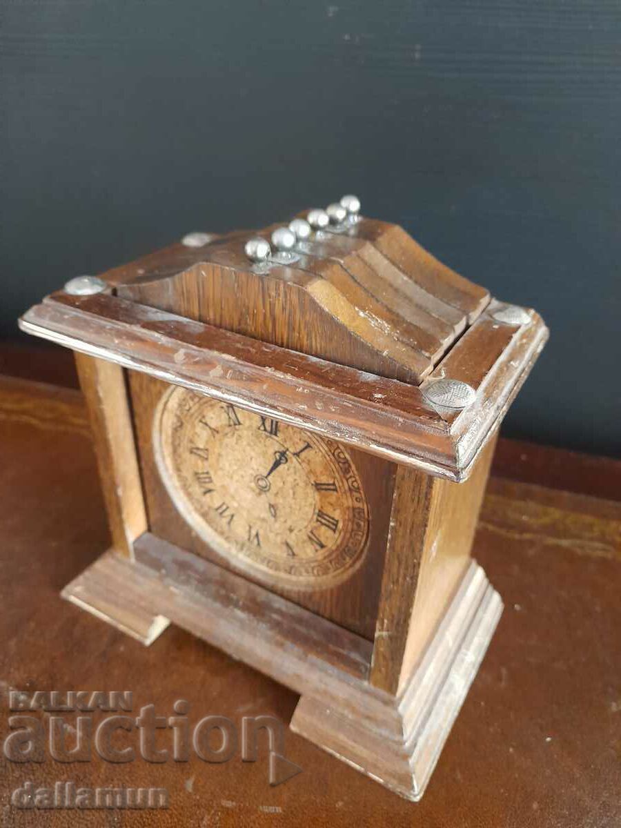 Παράδοση Σετ ξύλινες ποτηροθήκες σε βάση Παράδοση Σετ ξύλινες ποτηροθήκες σε βάση