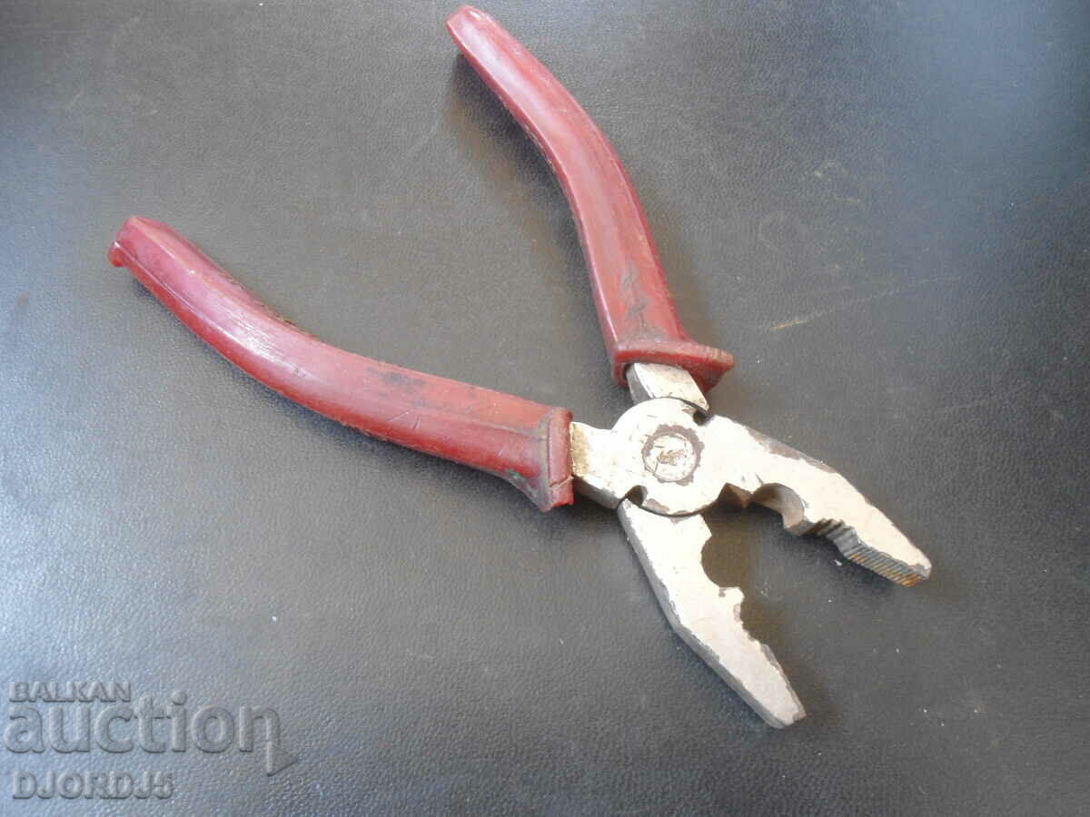 Old pliers, KPI "ARDA", 1000 V with price 4.00 BGN | € 2.05 Old pliers, KPI "ARDA", 1000 V with price 4.00 BGN | € 2.05