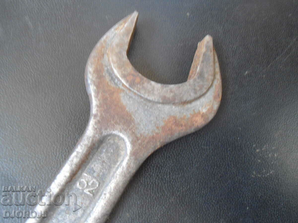 Old key 32-36, markings, CHROME VANADIUM with price 5.00 BGN | € 2.56 Old key 32-36, markings, CHROME VANADIUM with price 5.00 BGN | € 2.56