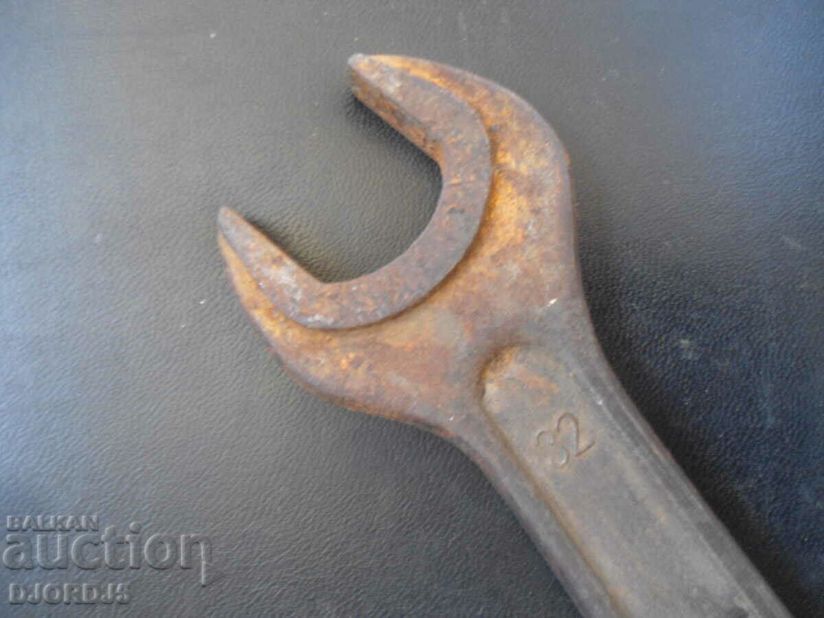 Old key 32-36, MADE IN USSR with price 5.00 BGN | € 2.56 Old key 32-36, MADE IN USSR with price 5.00 BGN | € 2.56