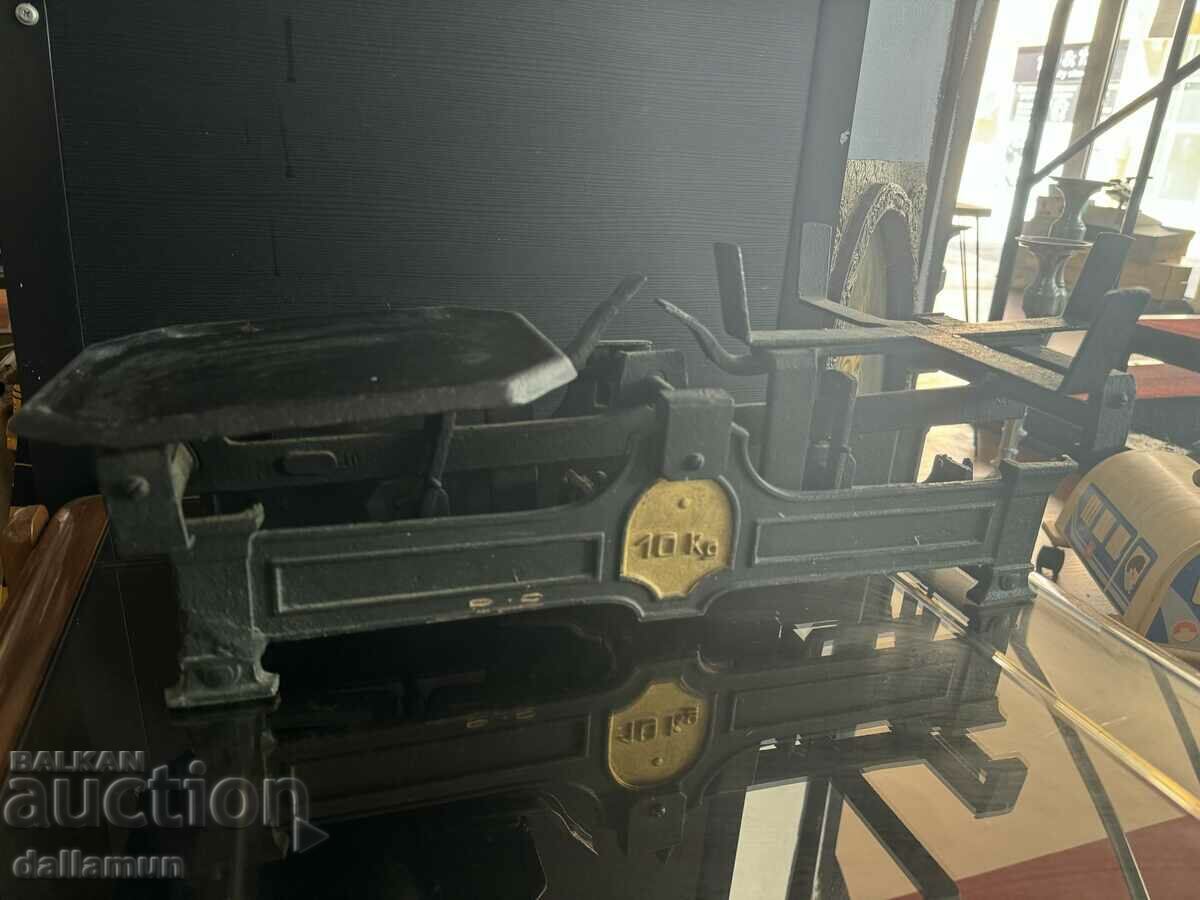 Delivery of Antique iron weighing scale 10 kg Delivery of Antique iron weighing scale 10 kg