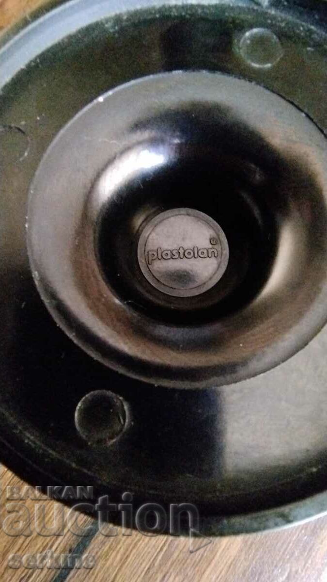 Delivery of Ashtray Delivery of Ashtray