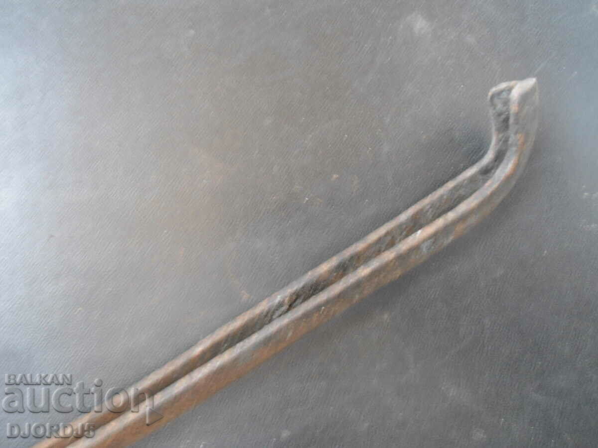 Auction Old tongs, dilaf Auction Old tongs, dilaf