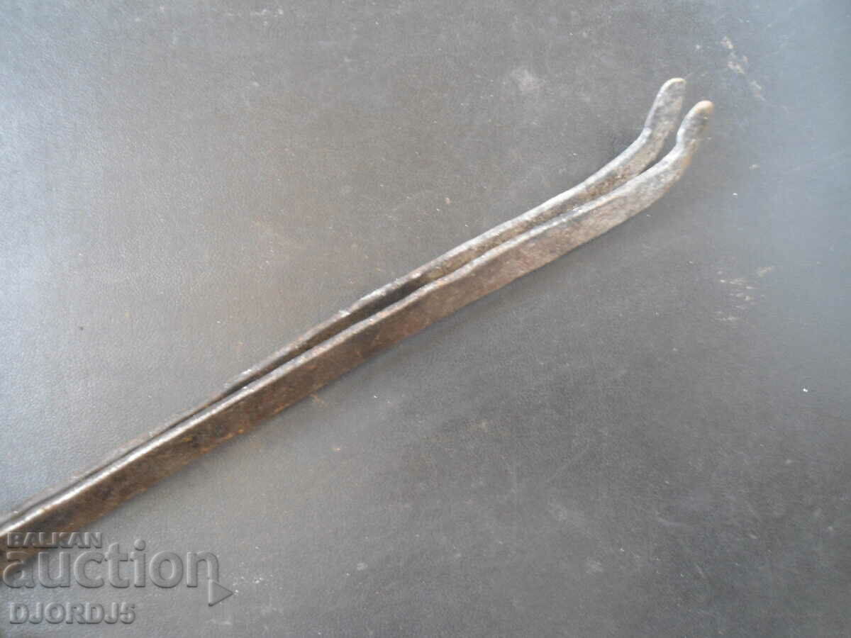 Old tongs, dilaf with price 3.00 BGN | € 1.53 Old tongs, dilaf with price 3.00 BGN | € 1.53