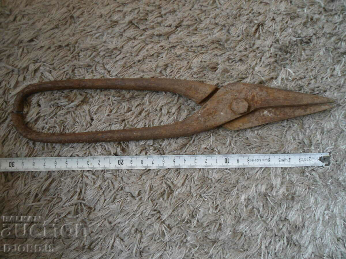 Delivery of Old sheet metal shears Delivery of Old sheet metal shears