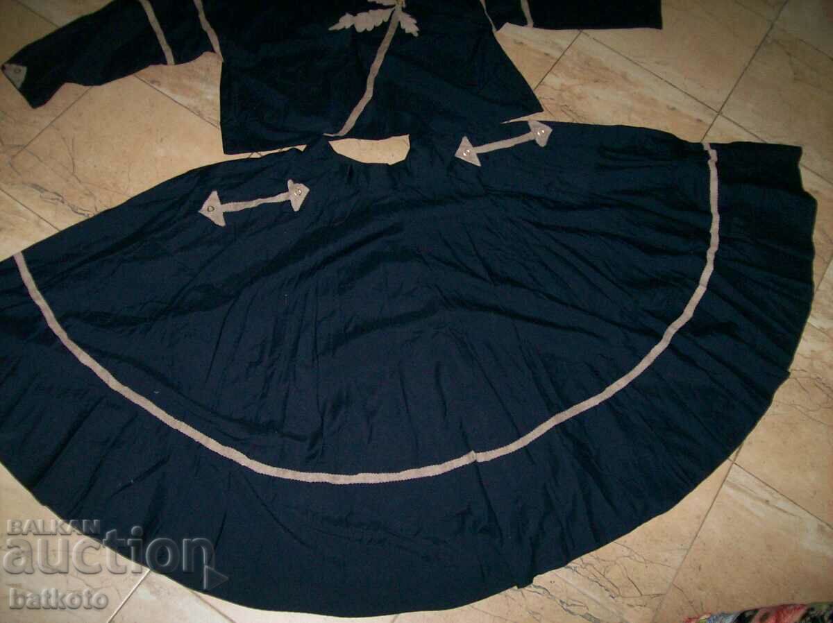 Auction  Boutique women's suit - designer performance.