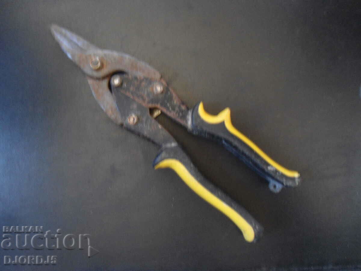Auction Old scissors Auction Old scissors