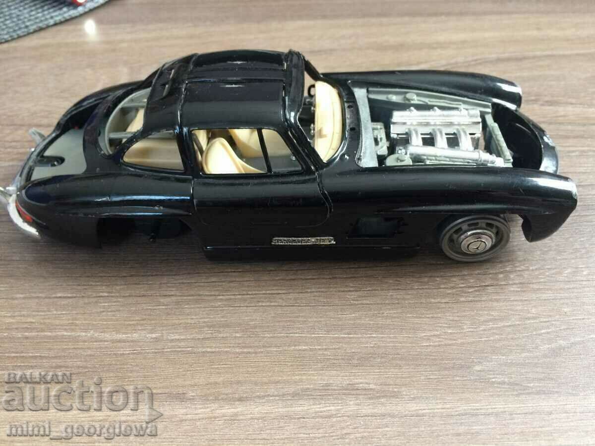 Delivery of Mercedes - Benz 300 SL - 1 /24 of the company "Burago" Italy Delivery of Mercedes - Benz 300 SL - 1 /24 of the company "Burago" Italy