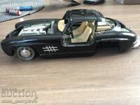 Mercedes - Benz 300 SL - 1/24 al companiei "Burago" Italia