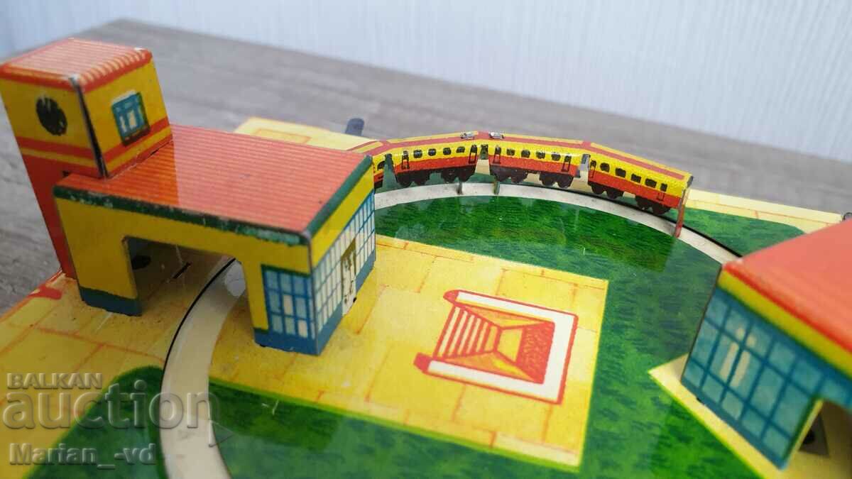 OLD RUSSIAN CCCP TIN TOY RAILWAY STATION 1950's - 5 OLD RUSSIAN CCCP TIN TOY RAILWAY STATION 1950's - 5