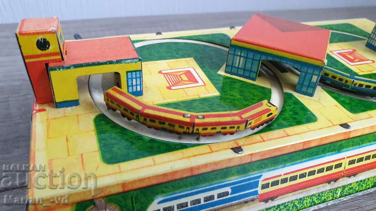 OLD RUSSIAN CCCP TIN TOY RAILWAY STATION 1950's - 6 OLD RUSSIAN CCCP TIN TOY RAILWAY STATION 1950's - 6
