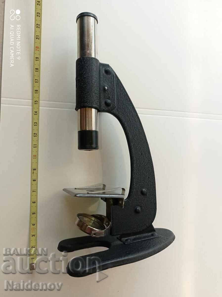 Microscop rusesc de jucărie din Uniunea Sovietică cu preț 49.99 BGN | € 25.56 Microscop rusesc de jucărie din Uniunea Sovietică cu preț 49.99 BGN | € 25.56
