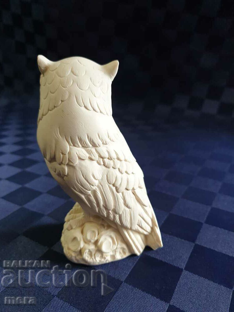 Auction Plastic - owl Auction Plastic - owl