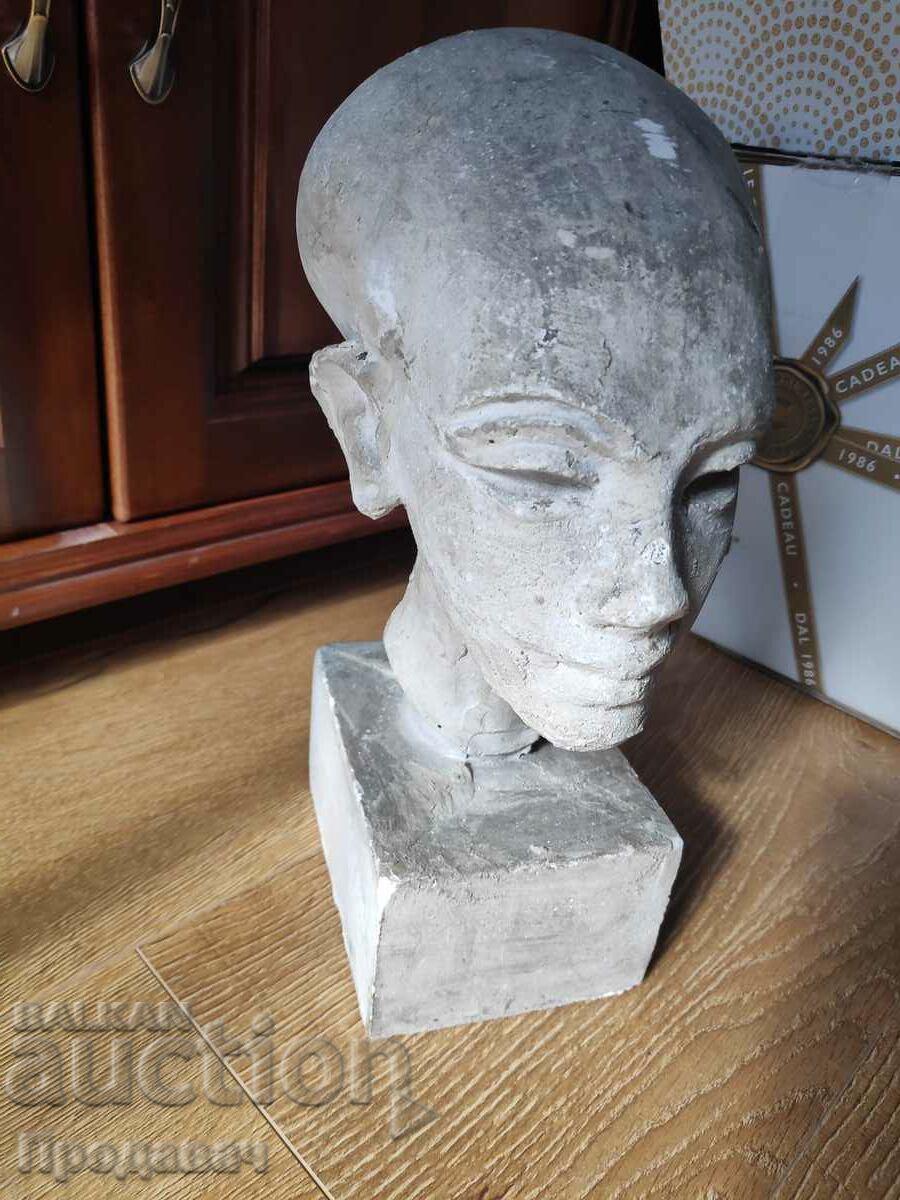Скулптура на глава