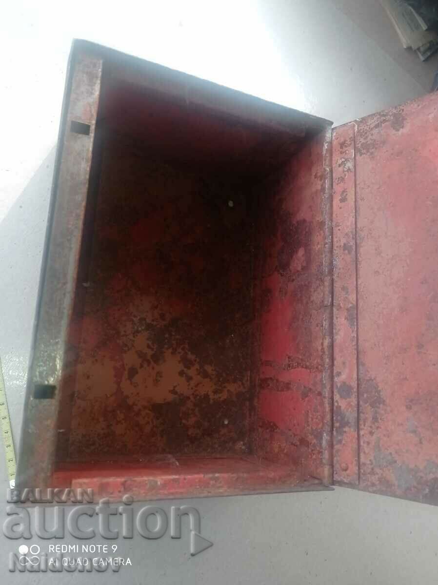 Аукцион Стара Желязна каса много тежка Аукцион Стара Желязна каса много тежка