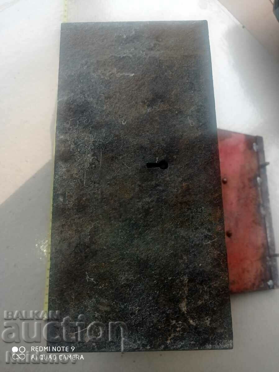 Доставка на Стара Желязна каса много тежка Доставка на Стара Желязна каса много тежка