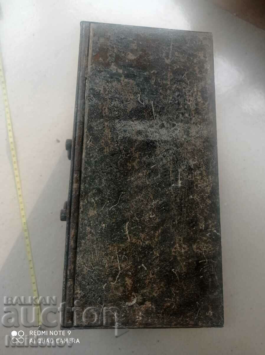 Стара Желязна каса много тежка - 6 Стара Желязна каса много тежка - 6