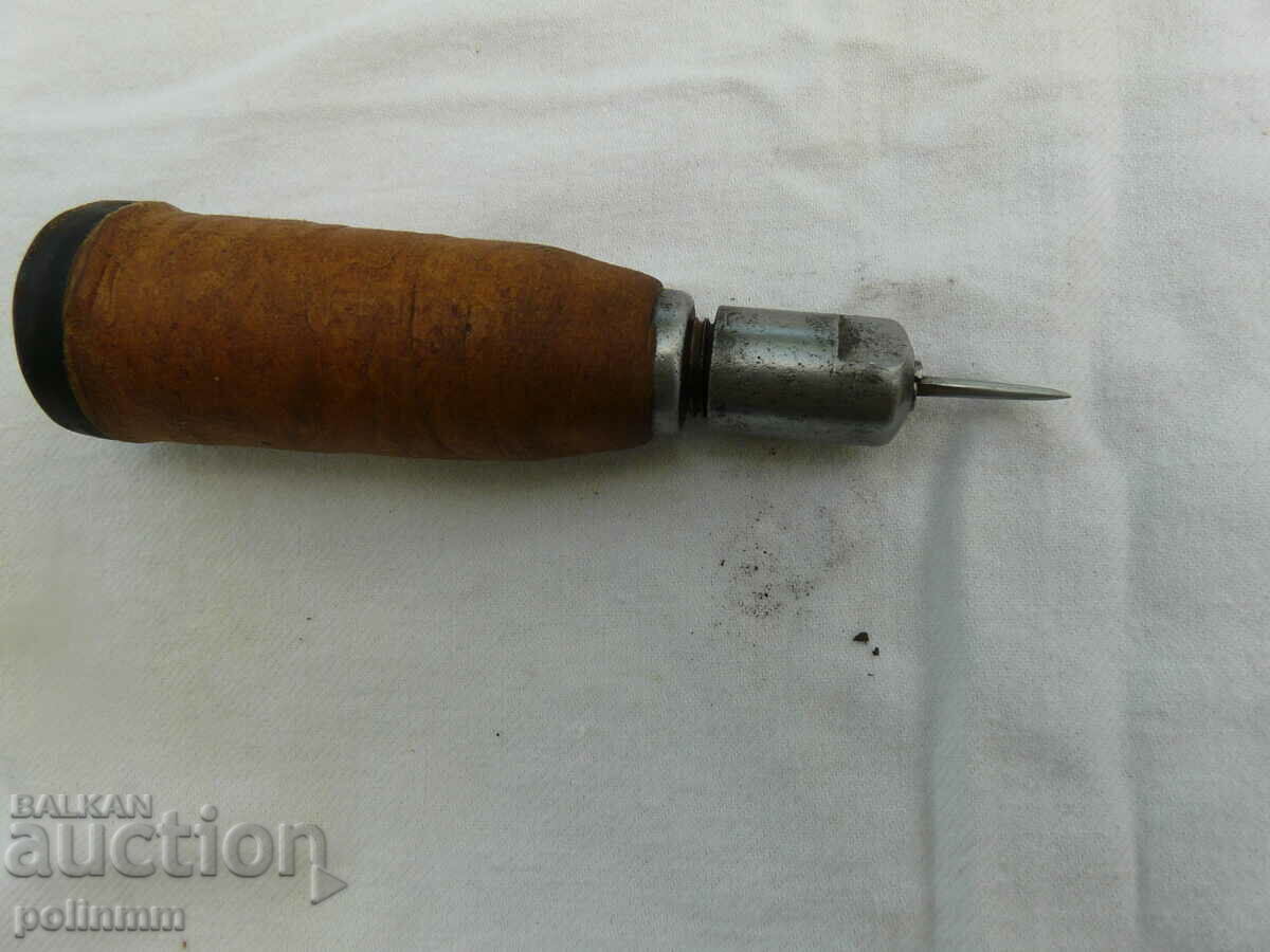 Old Saracen awl with price 35.00 BGN | € 17.90 Old Saracen awl with price 35.00 BGN | € 17.90