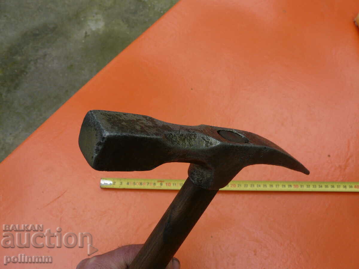 Auction Old stonemason's hammer from 1711 Auction Old stonemason's hammer from 1711