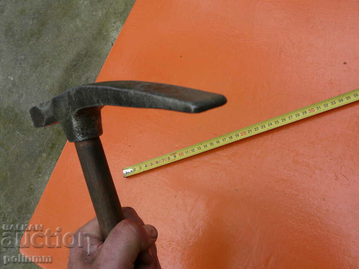 Delivery of Old stonemason's hammer from 1711 Delivery of Old stonemason's hammer from 1711