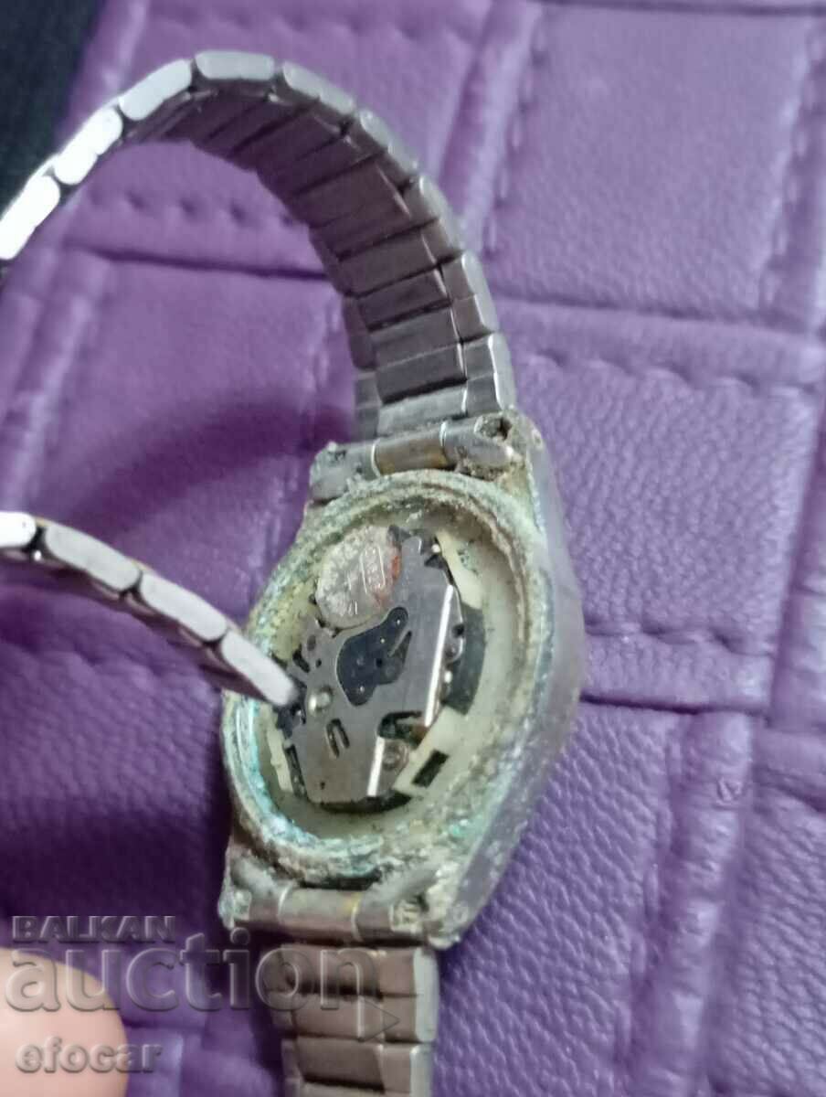 Auction Women's watch Q Q start 0.01 st Auction Women's watch Q Q start 0.01 st