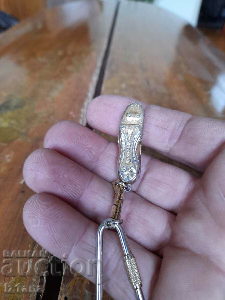 Delivery of Old key chain Golden Shoe