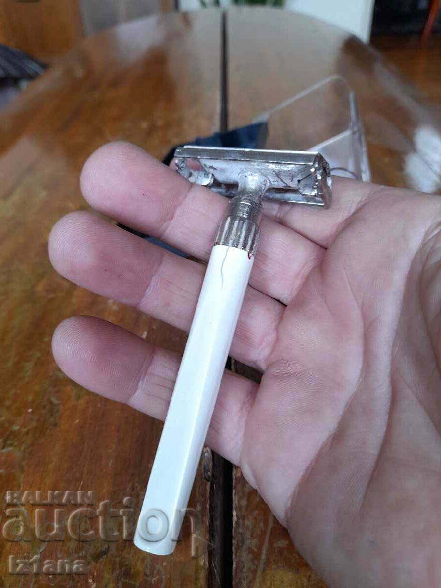 Auction Old razor Astra Auction Old razor Astra