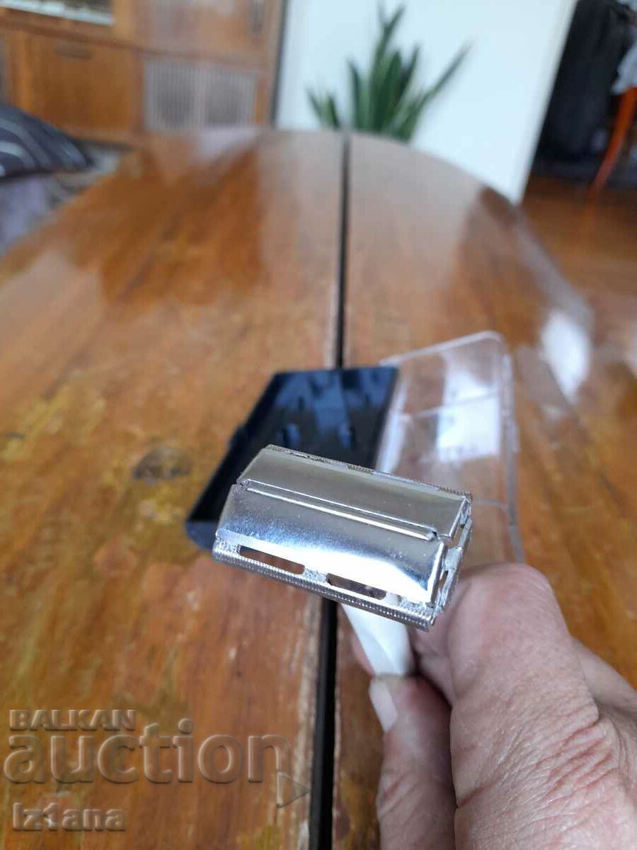 Old razor Astra - 6 Old razor Astra - 6