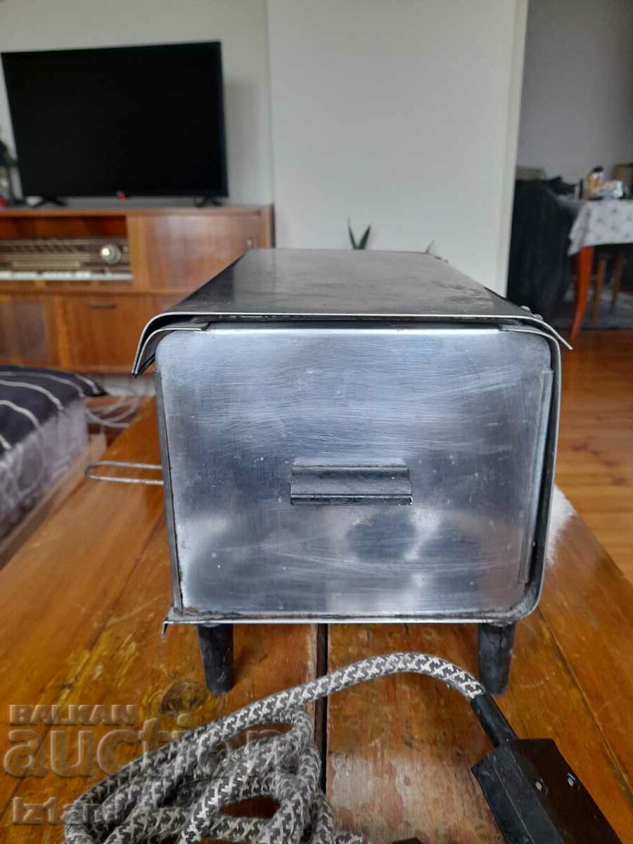 Delivery of Old sandwich grill