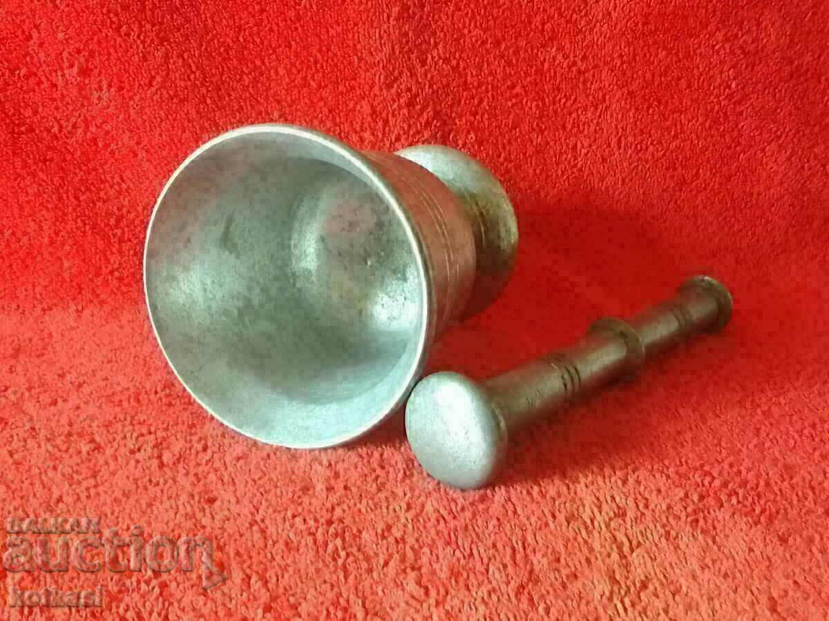 Delivery of Old mortar made of white metal bronze aluminum mortar Delivery of Old mortar made of white metal bronze aluminum mortar