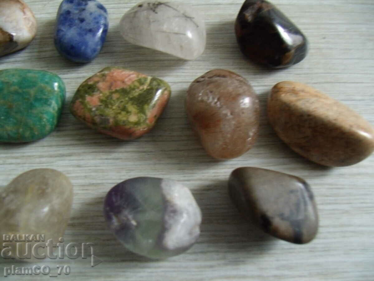 Auction No.*7532 mix of 25 semi-precious stones Auction No.*7532 mix of 25 semi-precious stones