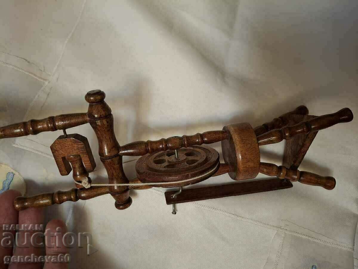 Delivery of Wooden souvenir chakrak Delivery of Wooden souvenir chakrak