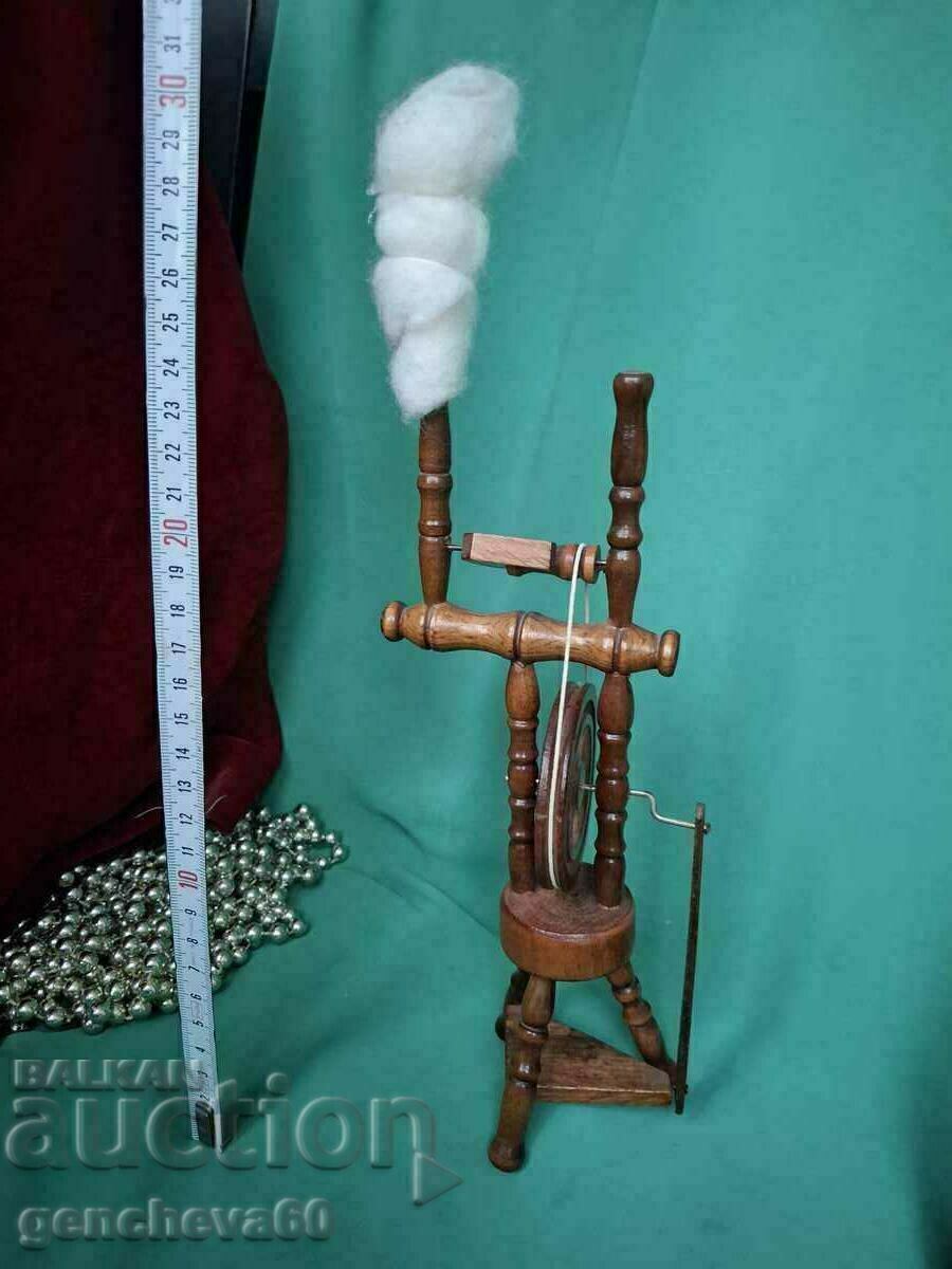 Wooden souvenir chakrak Wooden souvenir chakrak