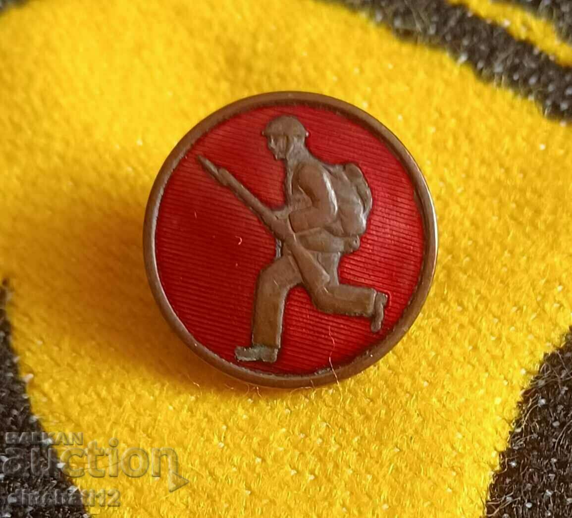 Old marked badge. Soldier - MILITARY INSIGNIA
