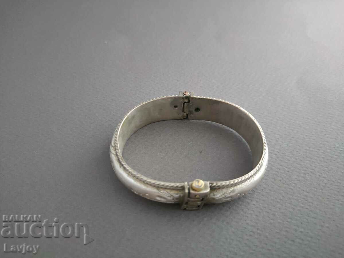 Delivery of Renaissance Silver Bracelet &/&