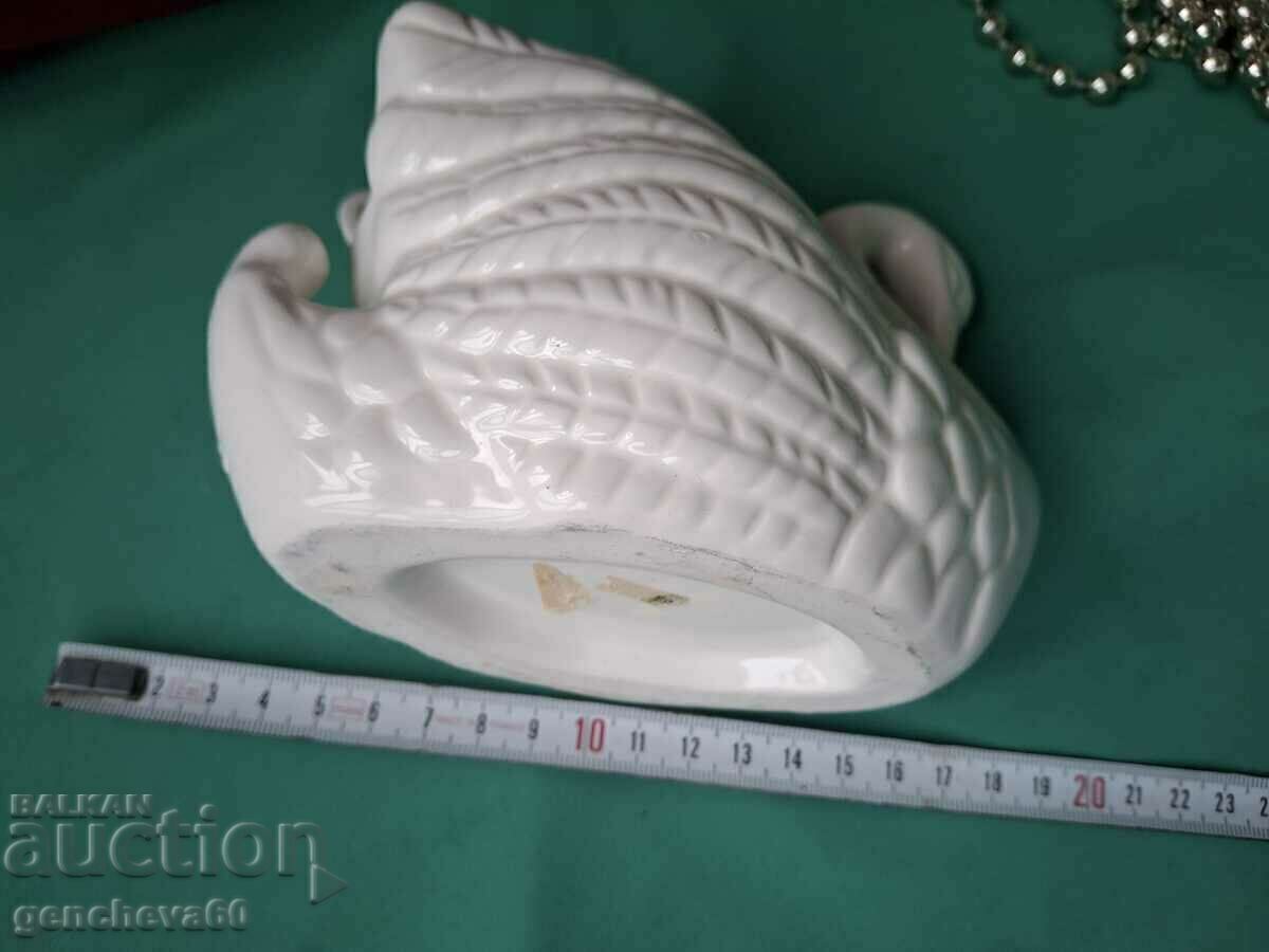 Auction Beautiful large porcelain swan/cachepot Auction Beautiful large porcelain swan/cachepot