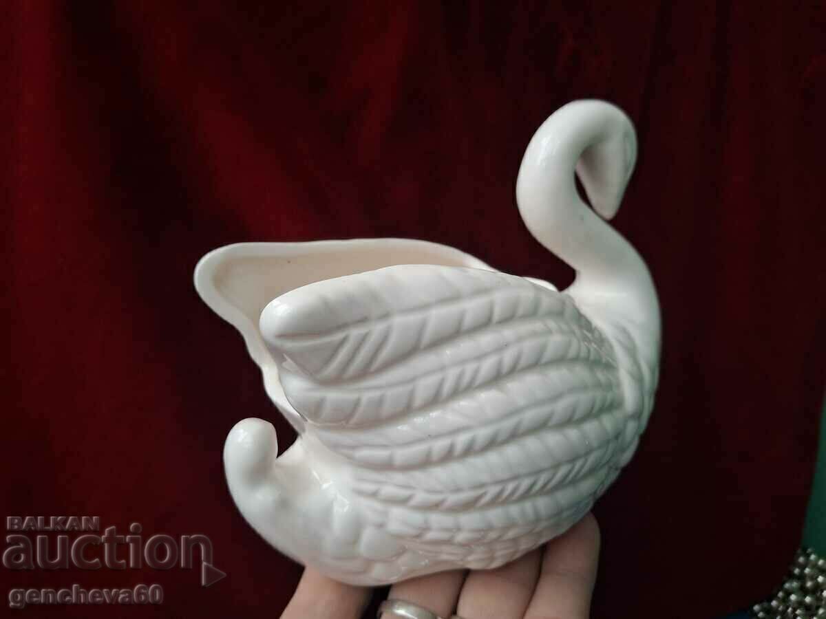 Delivery of Beautiful large porcelain swan/cachepot Delivery of Beautiful large porcelain swan/cachepot