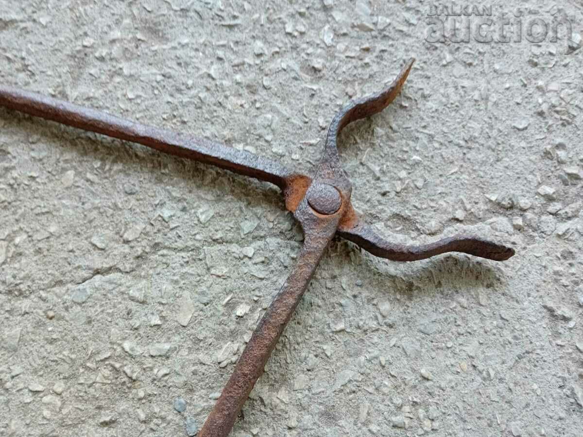 antique blacksmith tongs tongs with price 31.00 BGN | € 15.85 antique blacksmith tongs tongs with price 31.00 BGN | € 15.85
